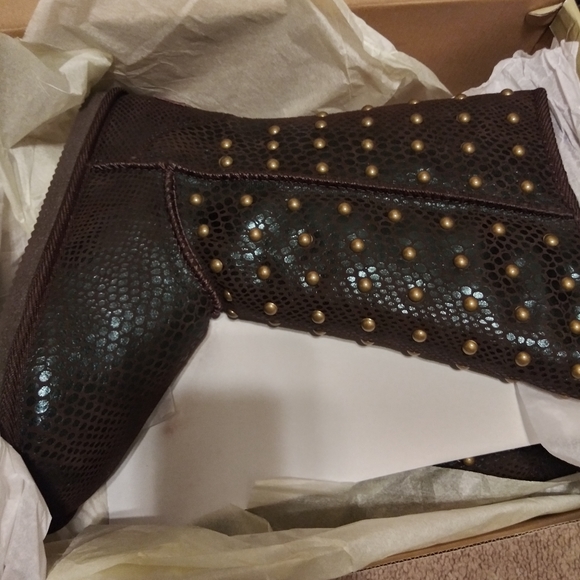 Adorable boots - Picture 4 of 4